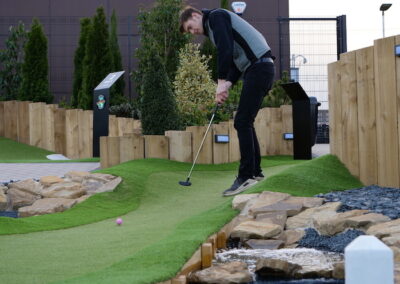 18 Hole Outdoor CrazyPutt Central London